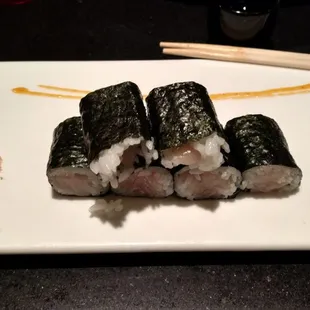 This is how a yellowtail roll was delivered to my table. Poor presentation and sad roll.