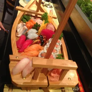Sushi sasi combo, yummy squid , eel, mackerel , salmon belly, yellow fin, and etc