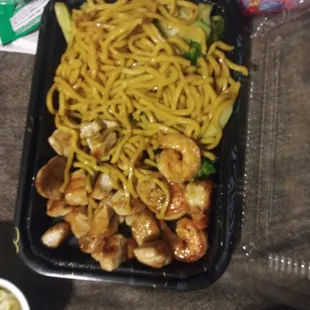 Shrimp and chicken habichi