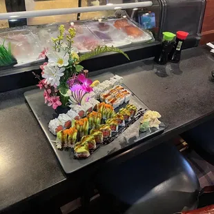 5 sushi rolls