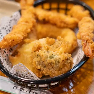 chicken wings and fried chicken, bbq chicken, bbq wings, chicken, chicken wings, fried chicken, poultry, food, fried chicken wings