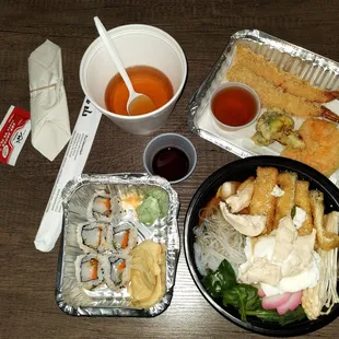 Takeout Nabeyaki Udon and a maki roll Dec 2020. Everythig well packaged.