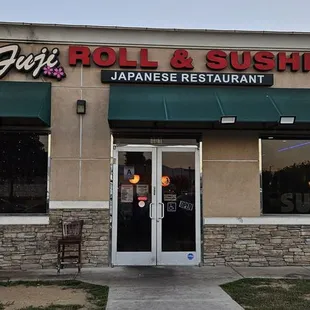 Very friendly staff. The food was delicious and arrived fast.  Almost drove past it. I&apos;m glad we didn&apos;t.