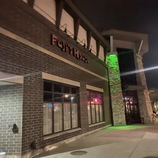 the outside of the restaurant