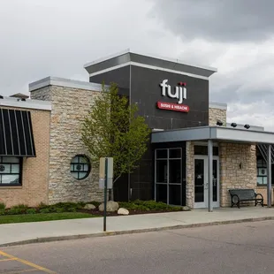 the outside of the restaurant