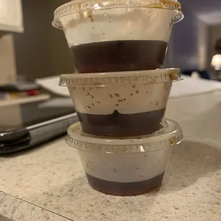 Pathetic amount of sauce (especially the bottom one)