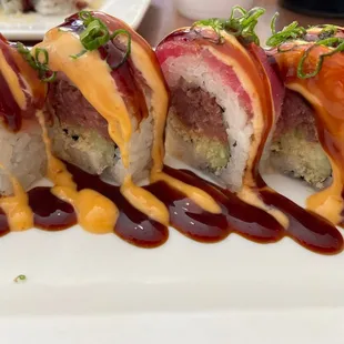 Dancing Tuna Roll - YUMMY! This is the best signature roll and a must try for everyone!