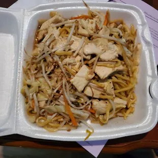 Chicken lo mein $7