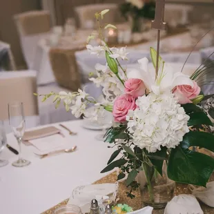 Centerpiece! So loose and stunning!