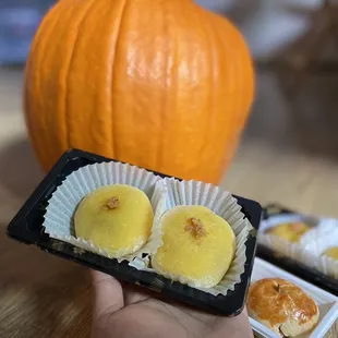 Pumpkin crunch mochi ($5.90 for 2 pieces)  IG: @ohmyono