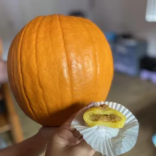 Pumpkin crunch mochi ($5.90 for 2 pieces)  IG: @ohmyono