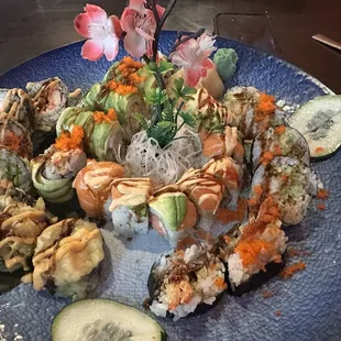 a plate of sushi and vegetables