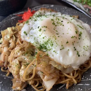 Yakisoba (Stir-fried noodle)