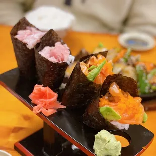 Salmon Handroll &amp; Tuna Handroll