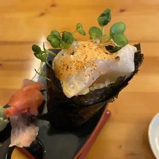 Spicy scallop hand roll