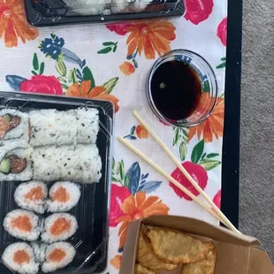 What I ordered &amp; packaging was perfect size boxes. They included all the utensils as well.