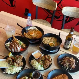 food, chicken wings and fried chicken