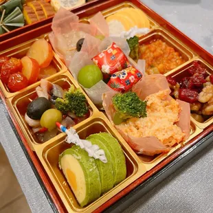 Osechi!! Worth to order!! Delicious
