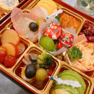 Osechi!! Worth to order!!
