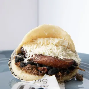 Arepa Pabellon

Beef shredded, sweet plantain, black beans and llanero Cheese