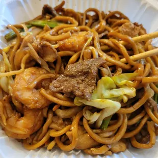 House Chow Mein w/ Prawns,  beef, chicken and veggies