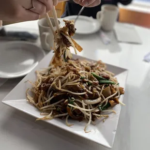 Beef chow fun - lots of beansprouts