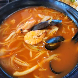 Seafood Noodle Soup ()
