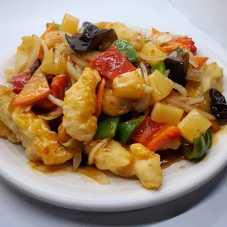 Fried Fish w/ Spicy Sweet & Sour Sauce ()