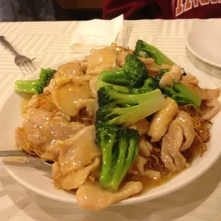 29. Chicken Pan Fried Noodle Lunch Special