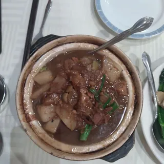 122. Braised Beef Stew with Turnip Clay Pot