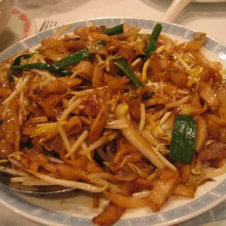 140. Dry Style Beef Chow Fun
