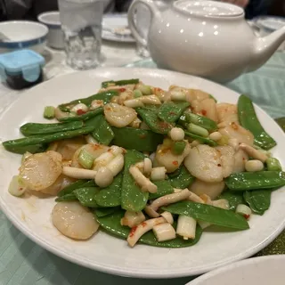 67. Scallop with Straw Mushroom