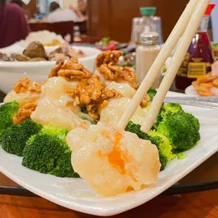 Fried Walnut Shrimp in Mayonnaise Sauce Special