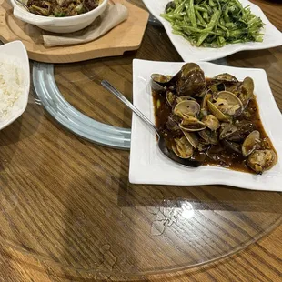 Clams with Black Pepper Sauce* Veggies Bean curd with beef