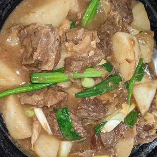 Beef Stew with Turnip in Hot Pot