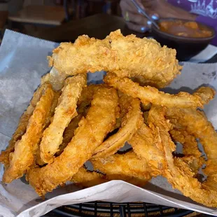 Small basket of onion rings