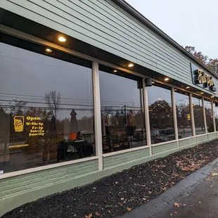 Sunday night at 5:38 pm. Closed even though it is advertised to be open until 8:00 pm.