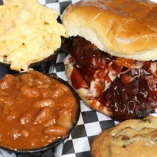 Pulled pork sandwich