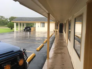 Deluxe Inn