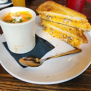 Must Have: Pimento Crab Grilled Cheese