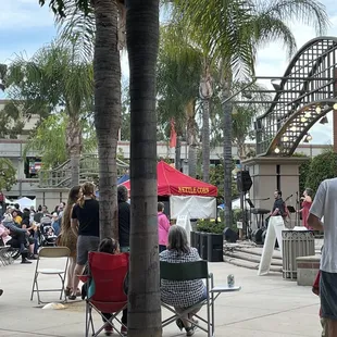 People listening to the band.