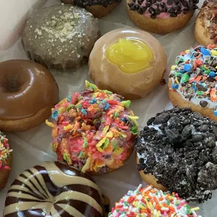 food, dough desserts, donuts