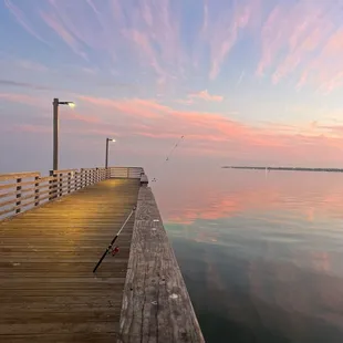 End of the fishing pier looking south
