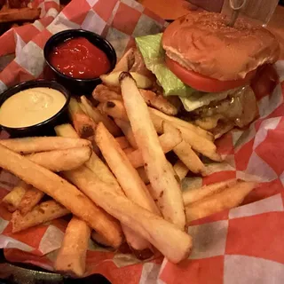 Classic Burger Deluxe Main Plate