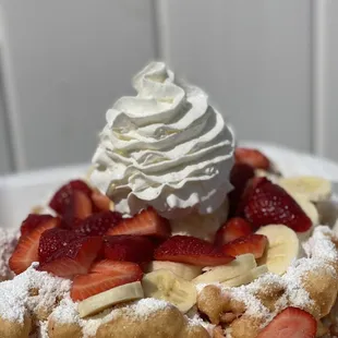 8in build your own strawberries bananas vanilla Icecream and whipped cream