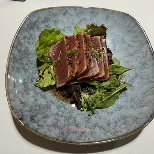Seared tuna salad