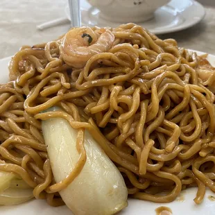 Shrimp chow mein