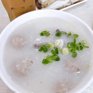 mixed pork porridge (pork meatballs, pork liver, pork stomach)