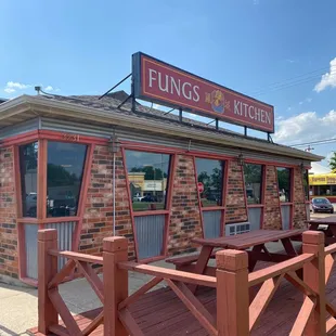 the outside of the restaurant