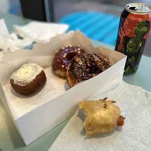 Donuts and beer/prosecco!